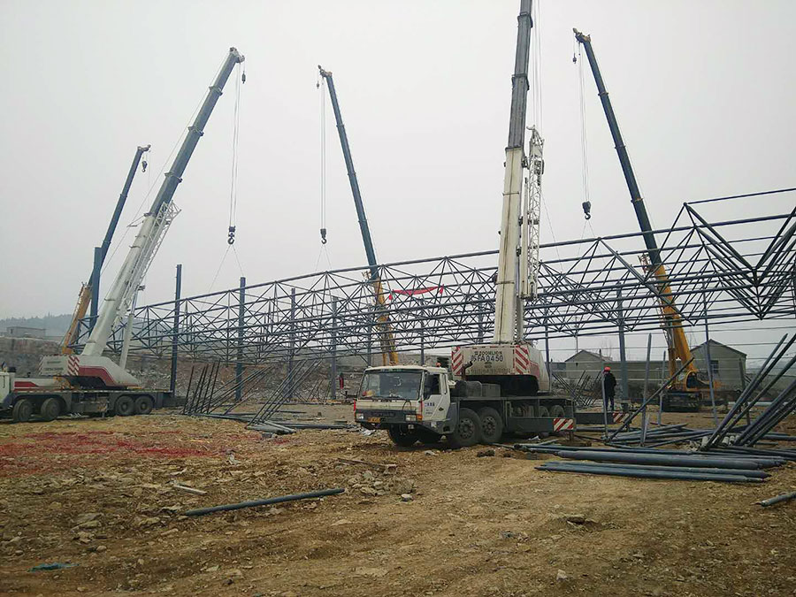 棗莊市樂豐建材有限公司50mx80m網(wǎng)架封閉工程