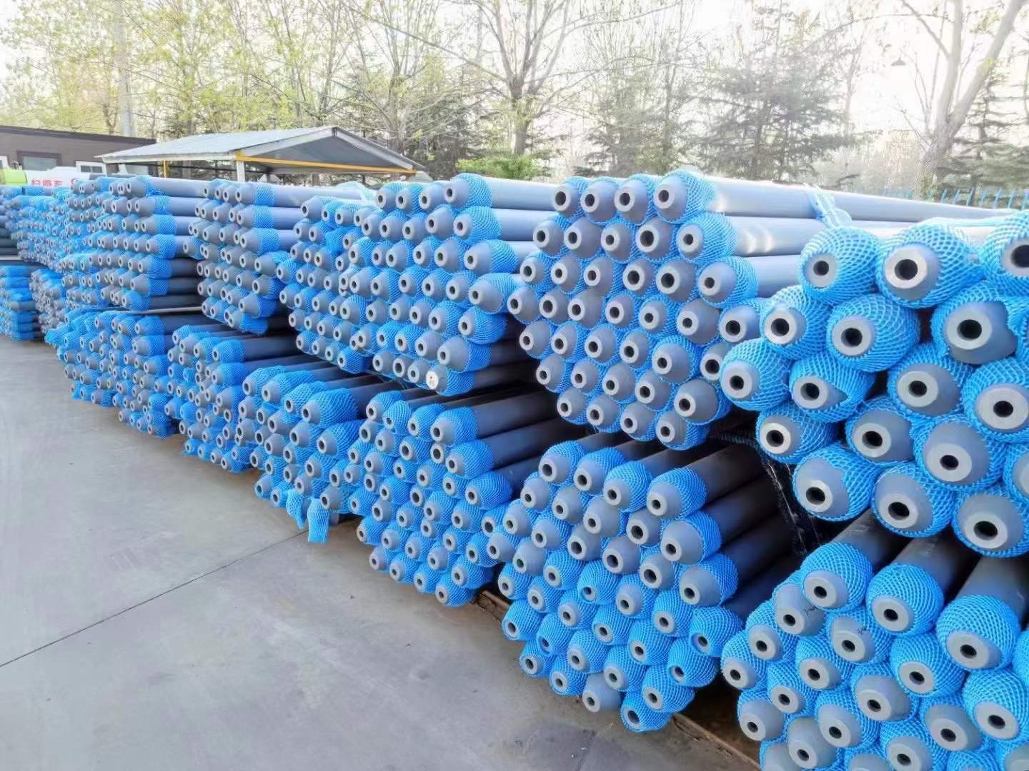 山東華中重鋼工程案例——扶綏南站站房及網架屋面工程"width: